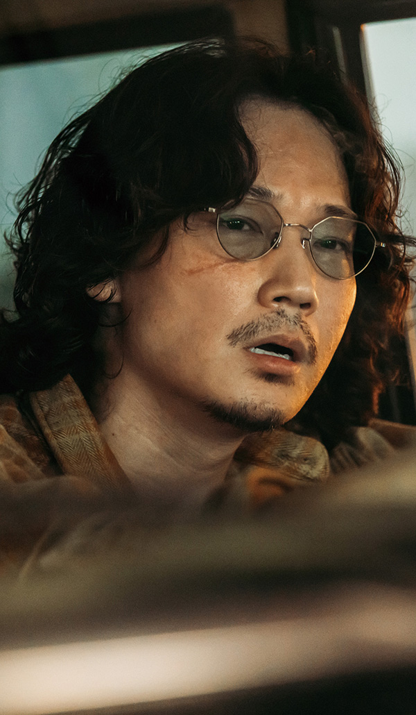 綾野剛／梶谷